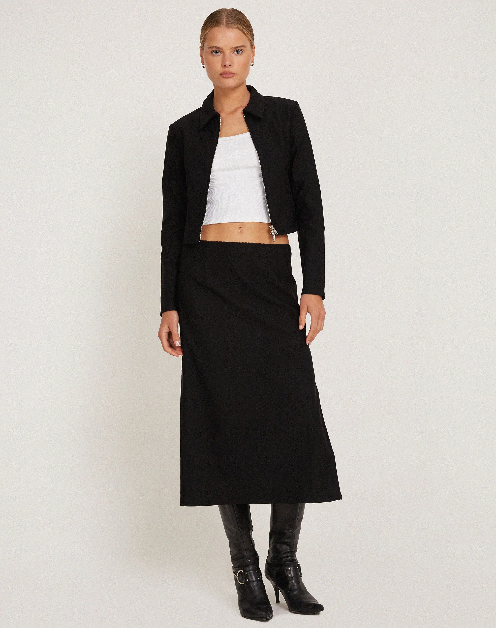 Carson Cropped Jacket in Black - Image 3
