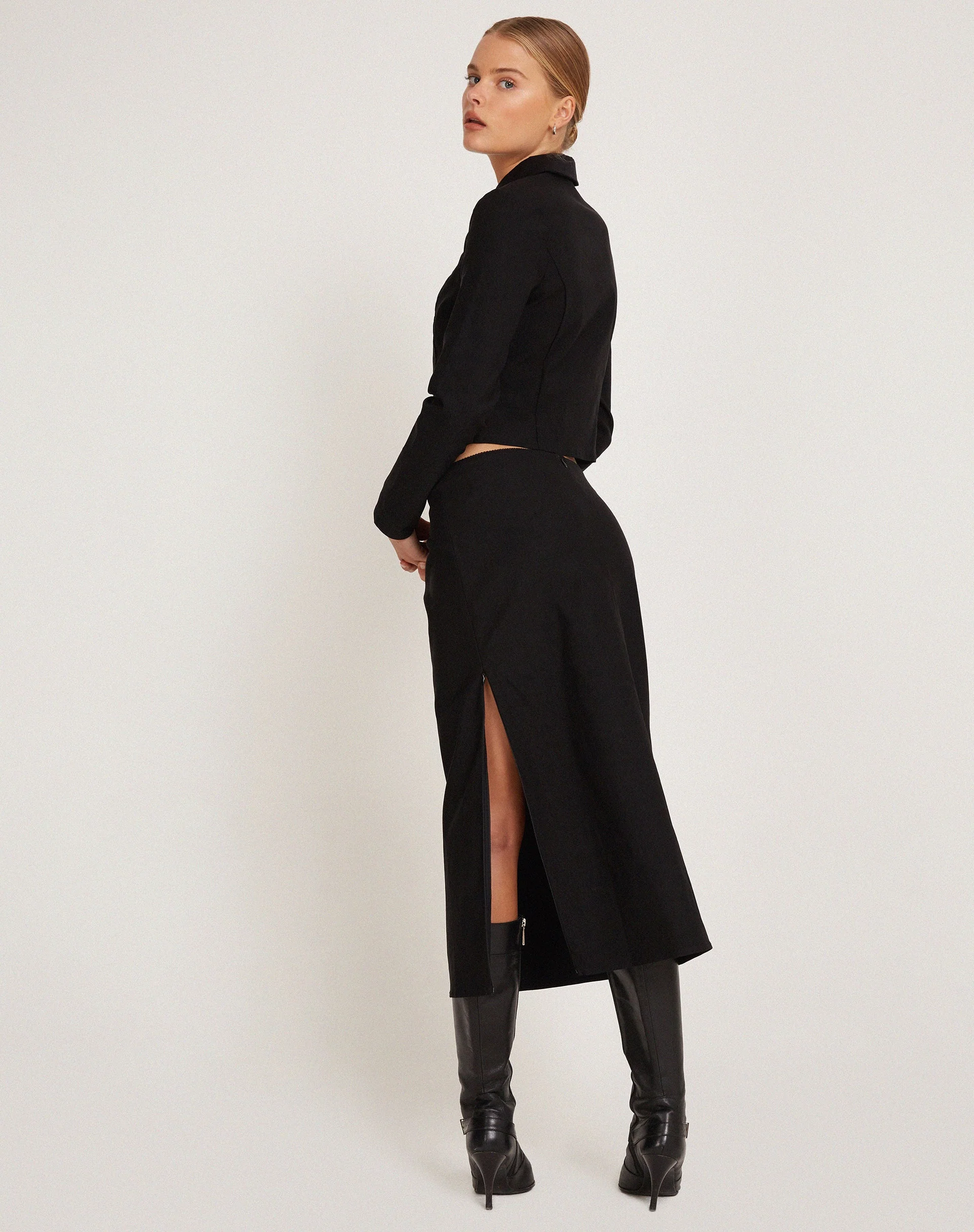 Carson Cropped Jacket in Black - Image 4