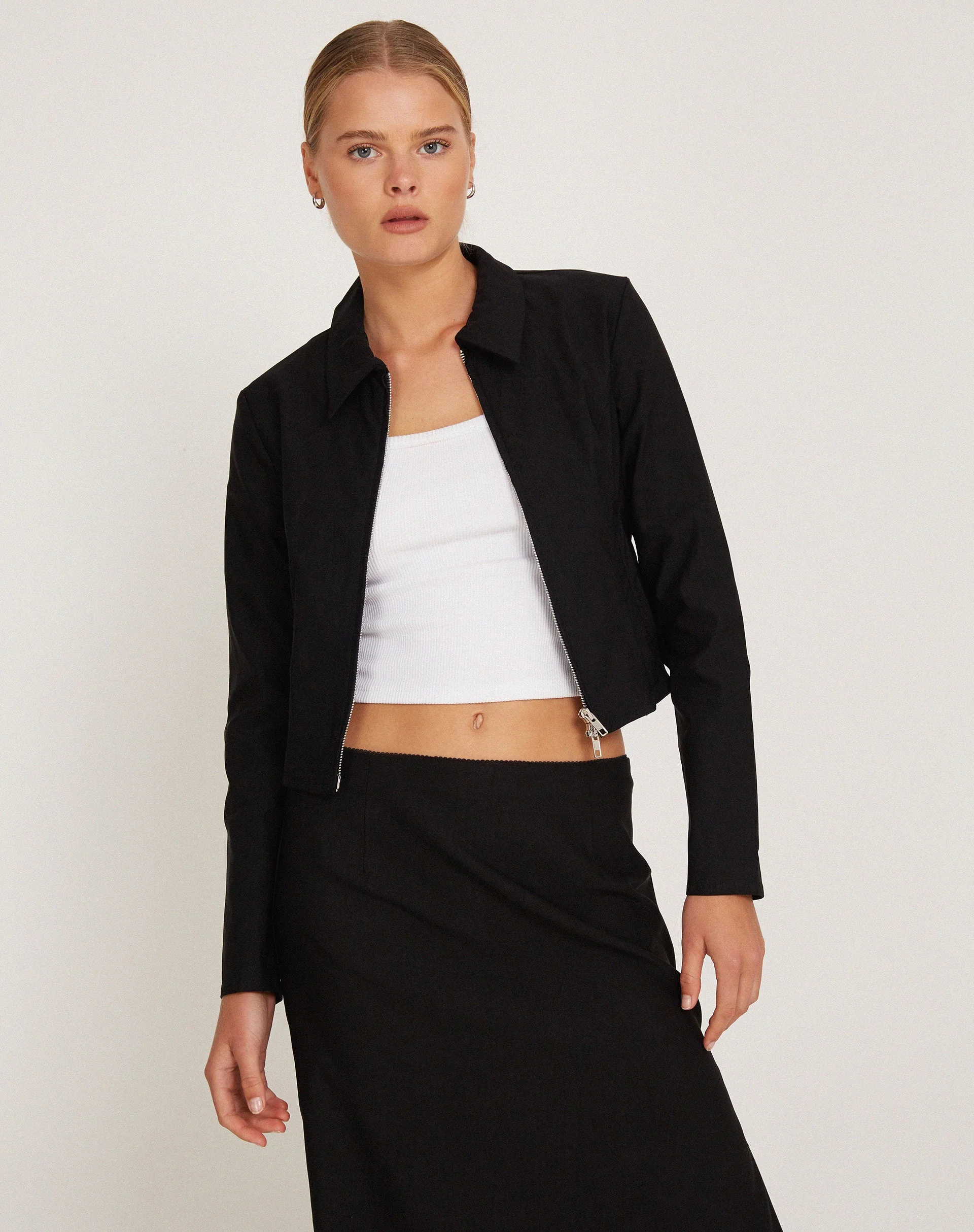 Carson Cropped Jacket in Black - Image 5