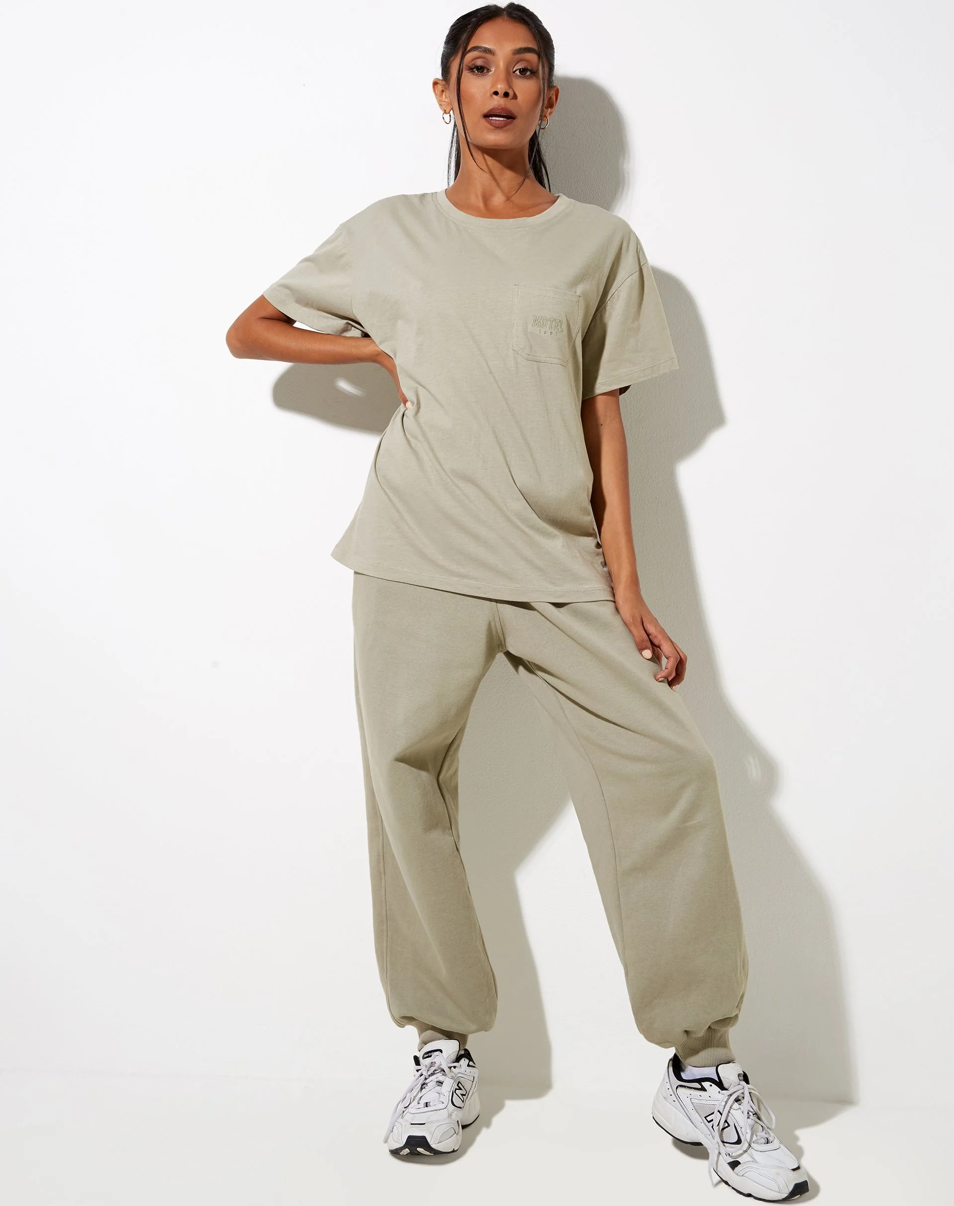 Cloete Tee in London Fog Motel 1997 Embro - Image 4