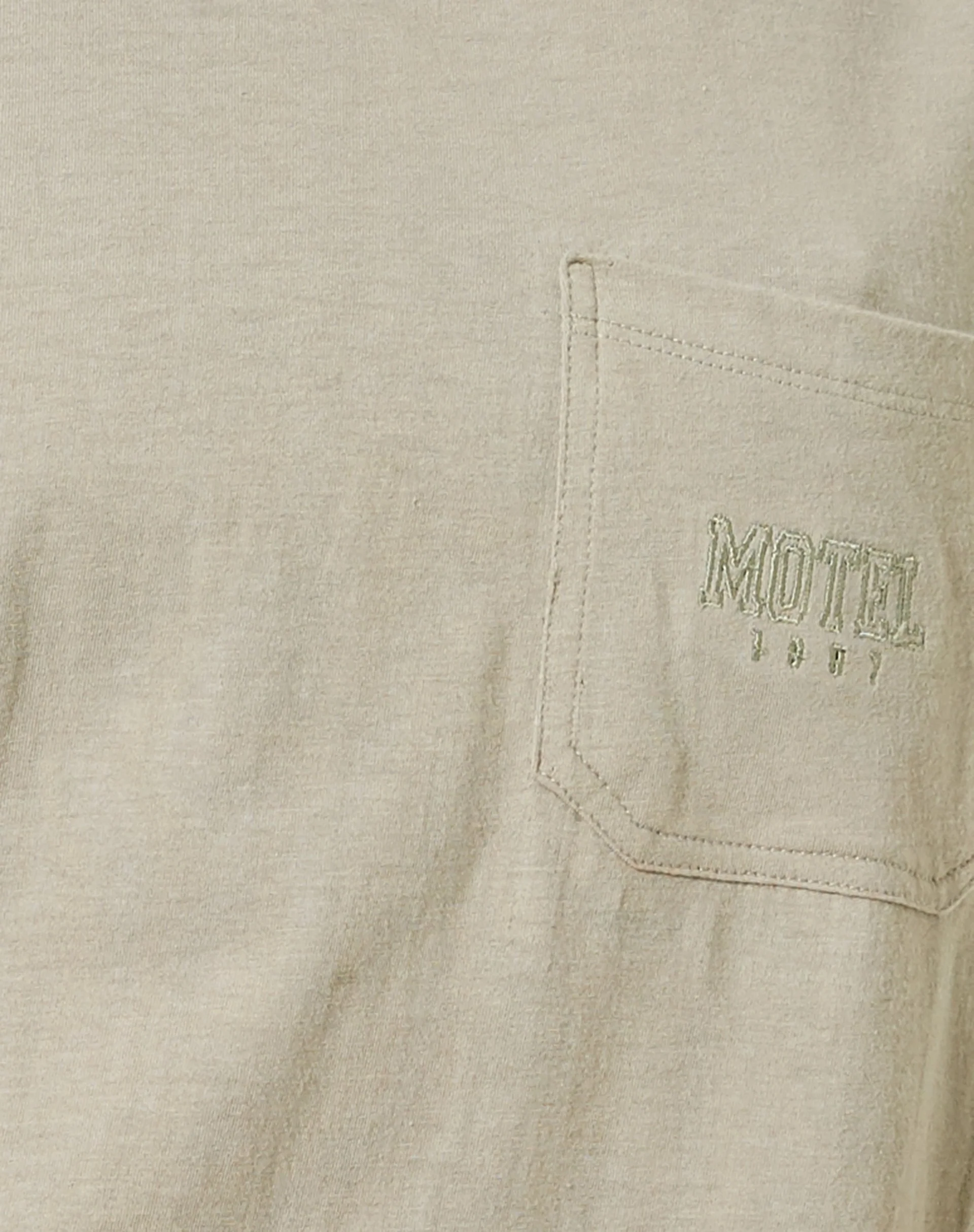 Cloete Tee in London Fog Motel 1997 Embro - Image 5