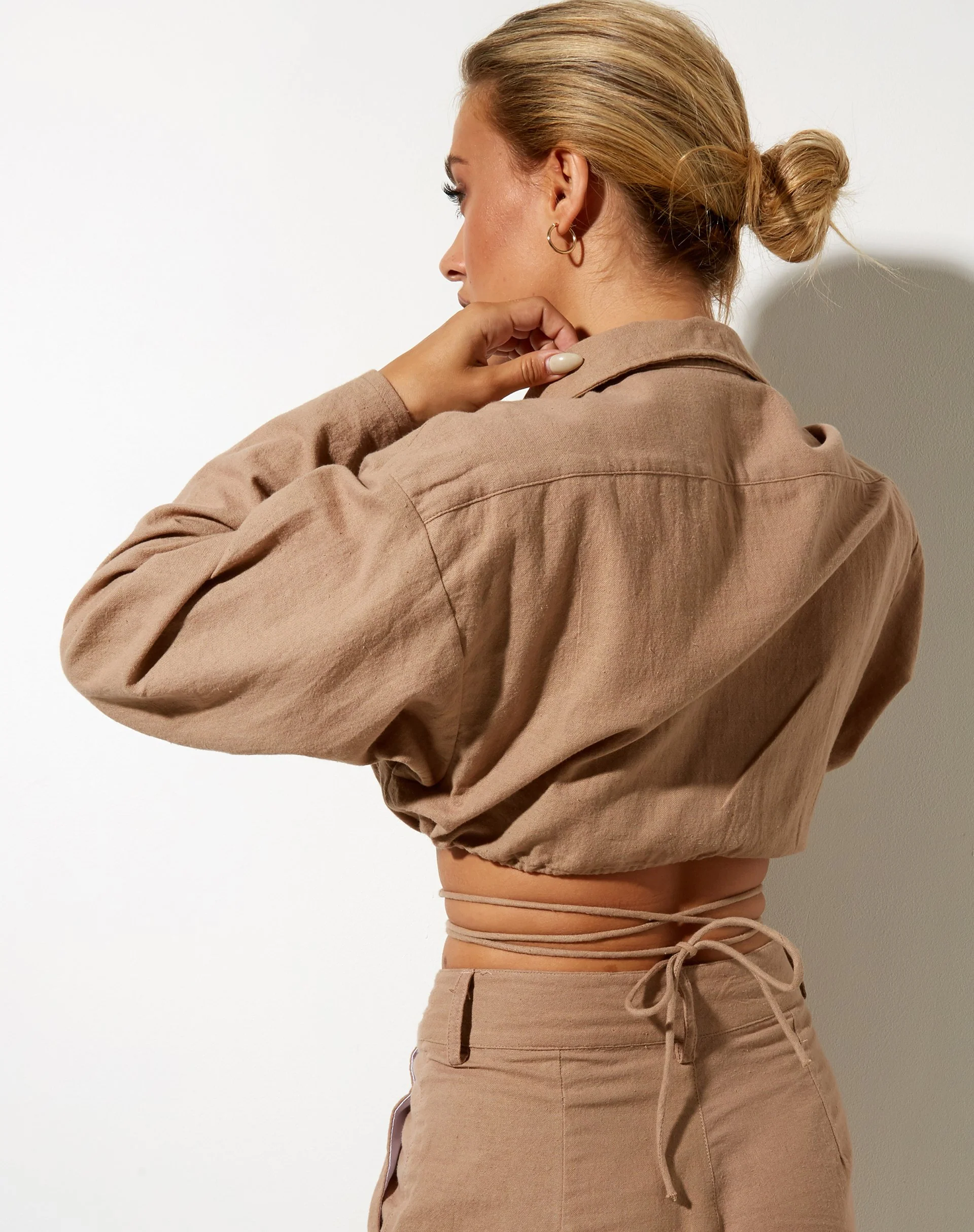 Elisa Cropped Shirt in Rami Biscuit - Image 2