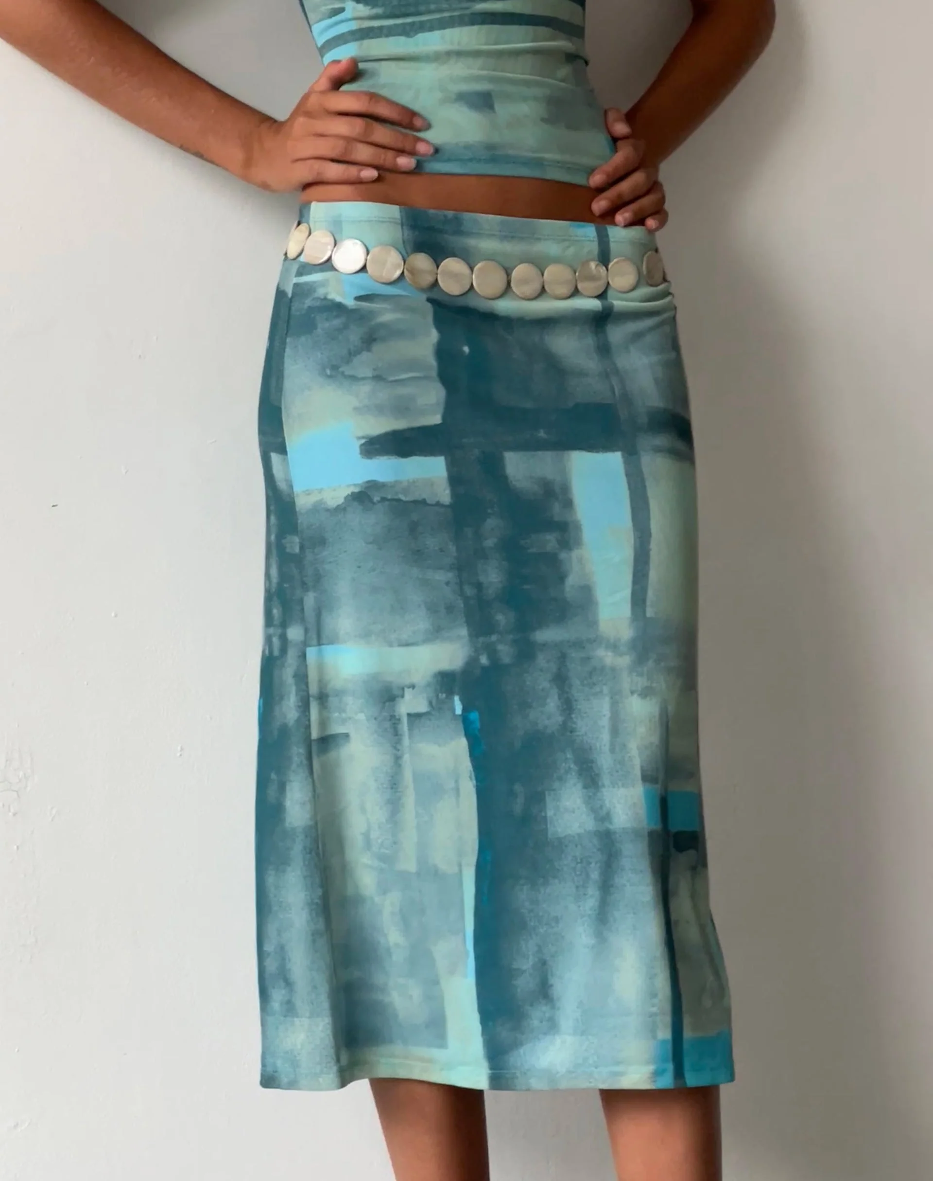 MOTEL X JACQUIE Gia Midi Skirt in Mesh Abstract Paint Brush Green - Image 2