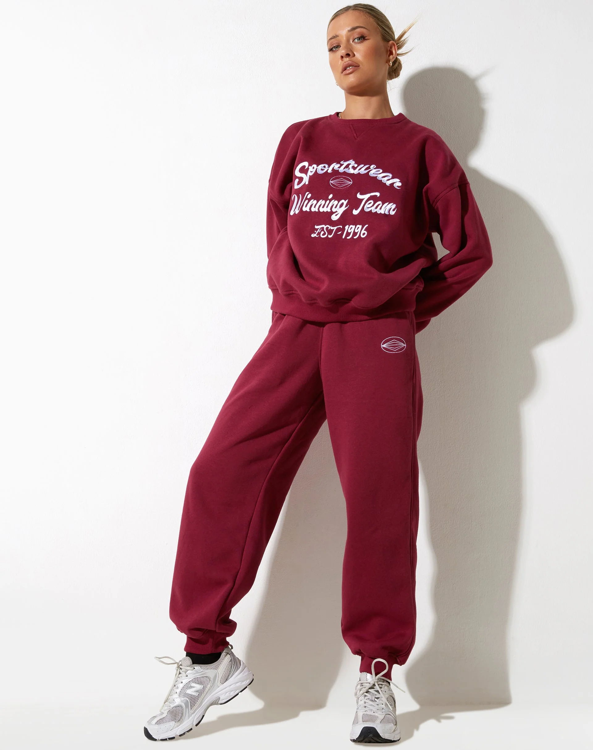 Glan Sweatshirt in Burgundy with 'Winning Team' Embro - Image 3