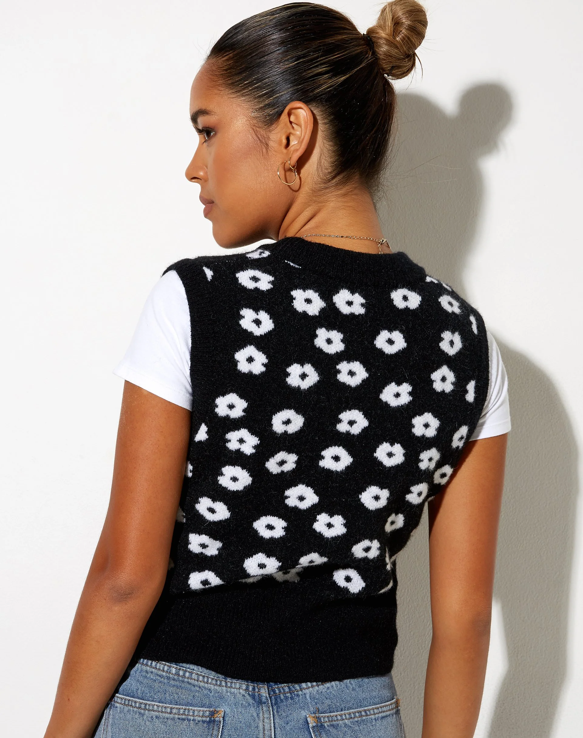 Joker Vest Top in Knit Black Daisy White - Image 5