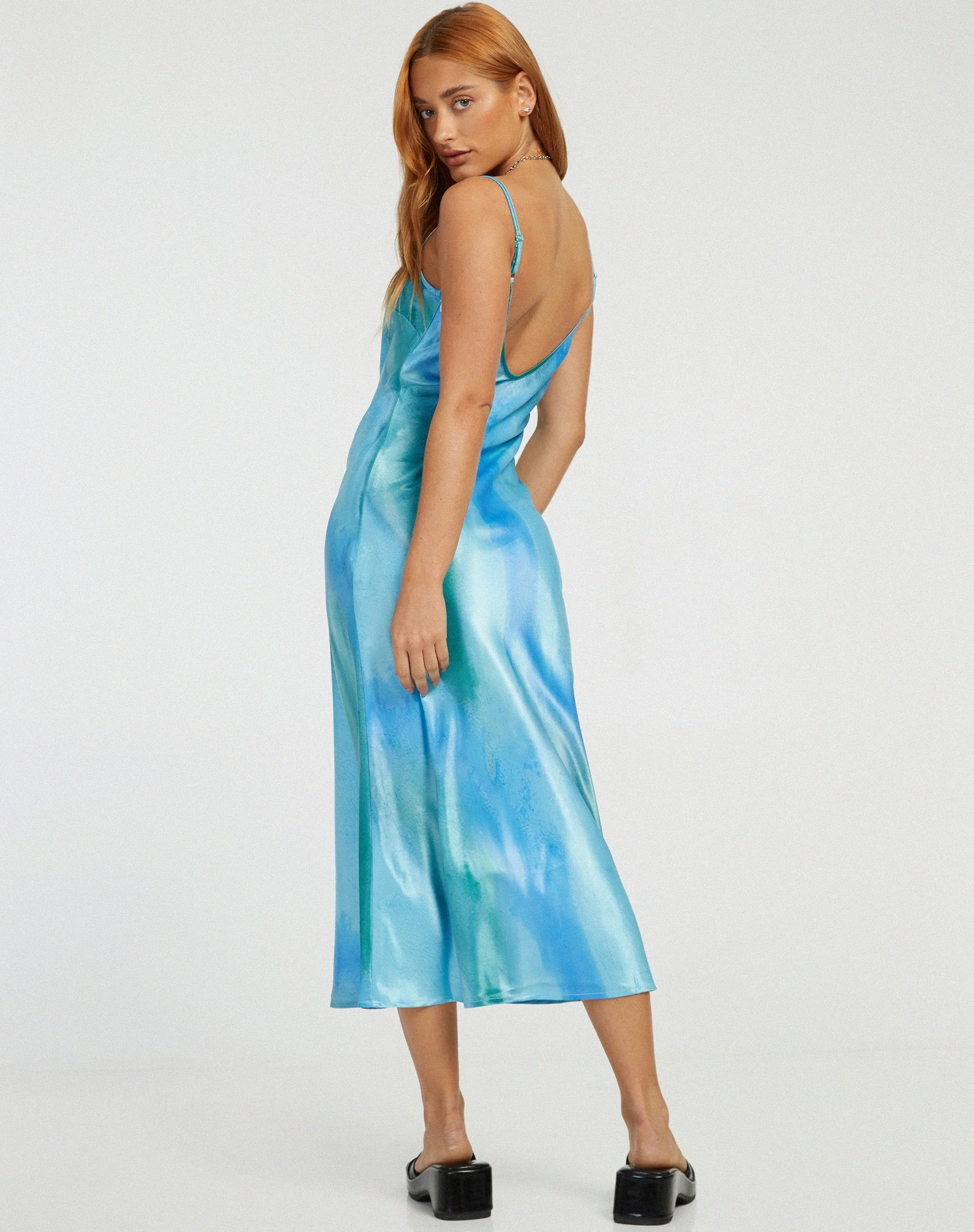 Juvina Midi Dress in Satin Watercolour Tosca - Image 3