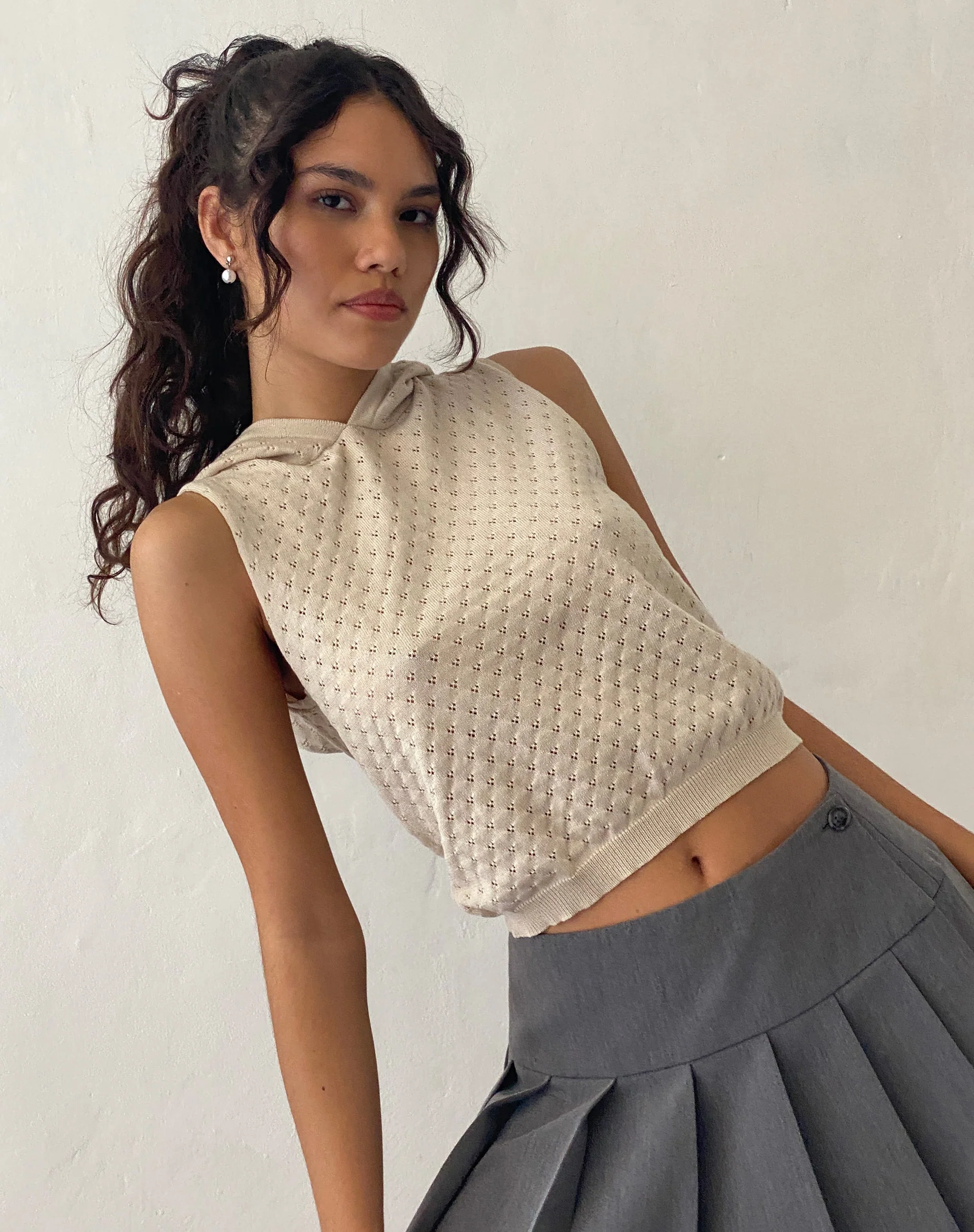 Kaede Hooded Vest Top in a Knitted Natural - Image 3