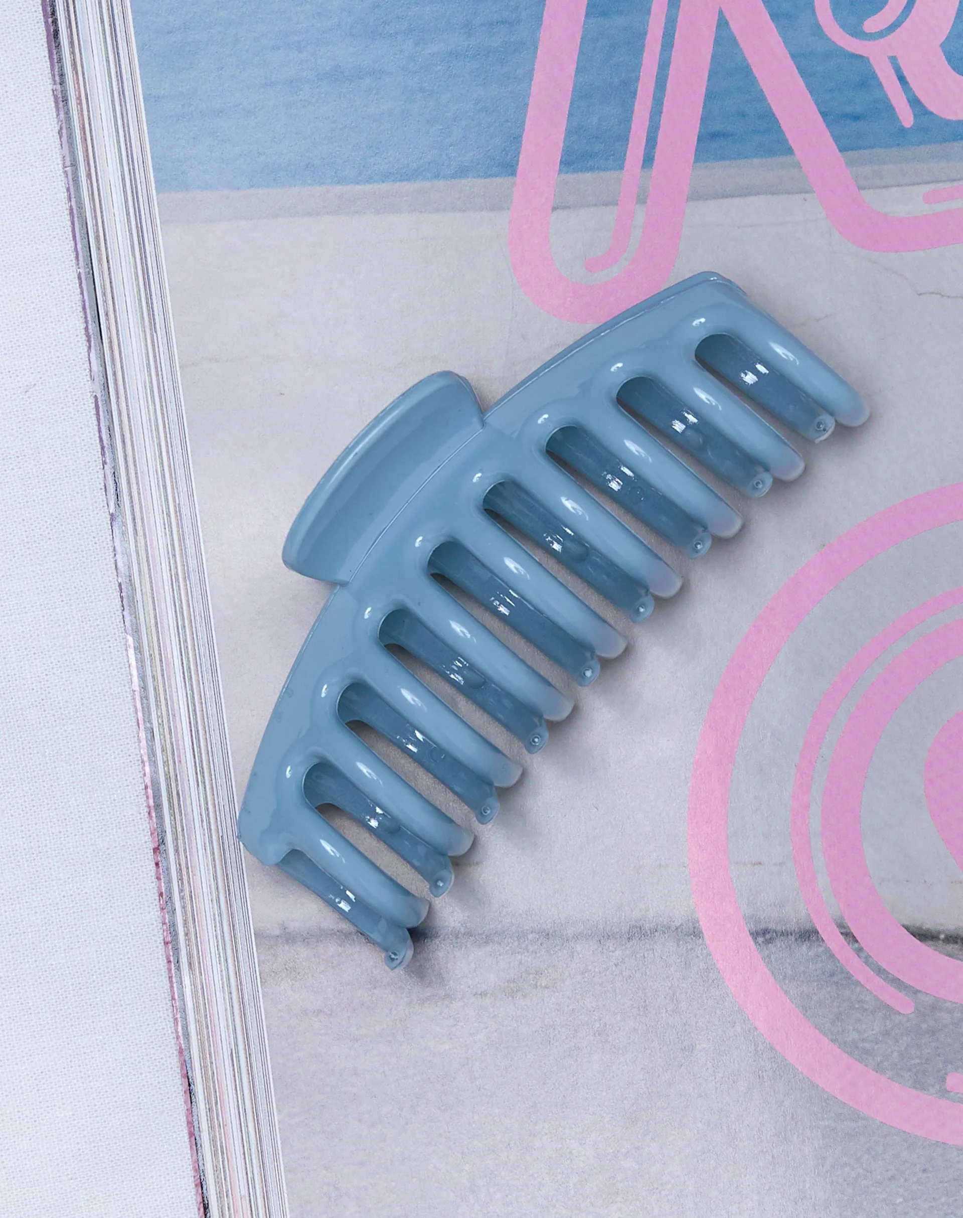 Lenta Hair Claw in Blue - Image 2