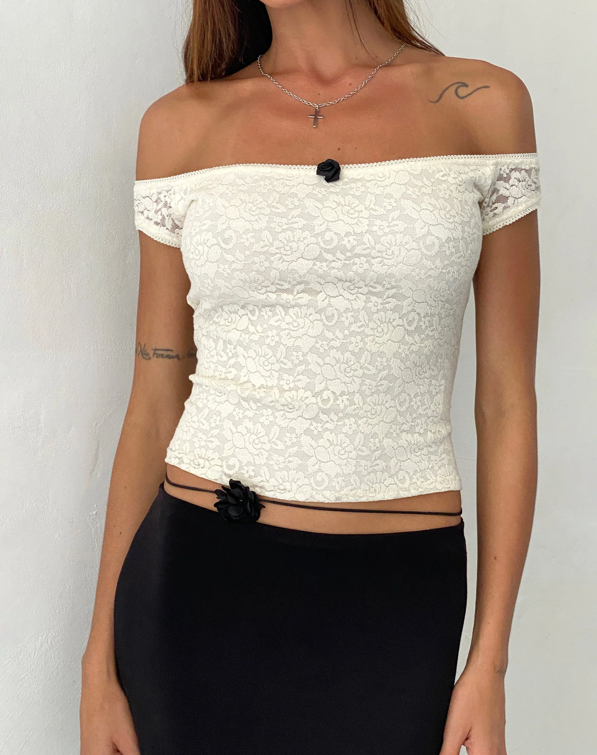 Lonnie Bardot Top in Rose Lace Ivory - Image 2