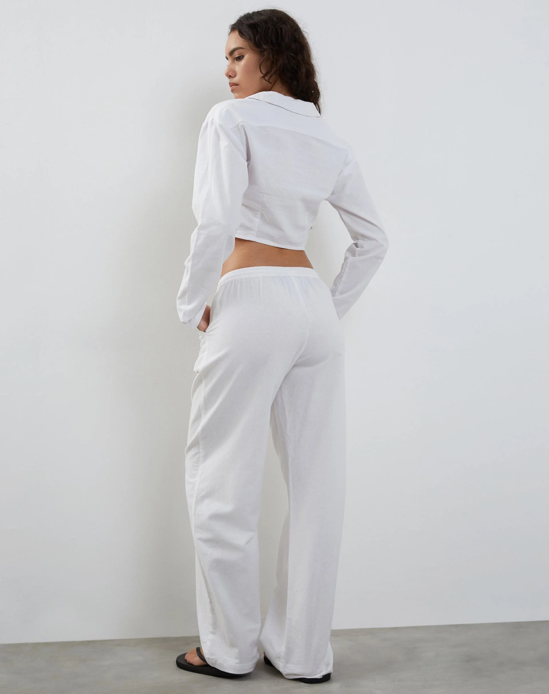 Lyse Super Cropped Shirt in White - Image 5