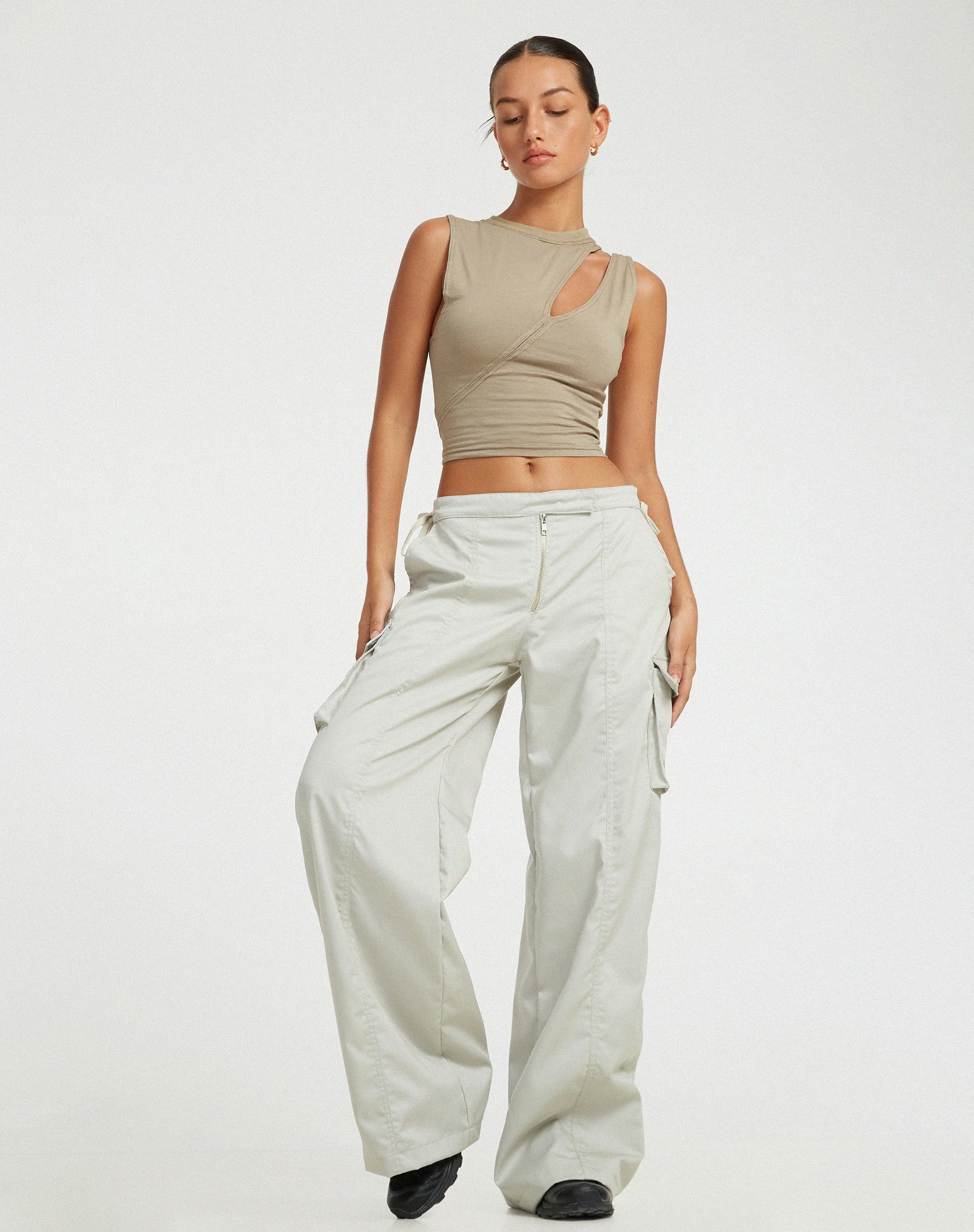 Min Cutout Crop Top in London Fog - Image 3