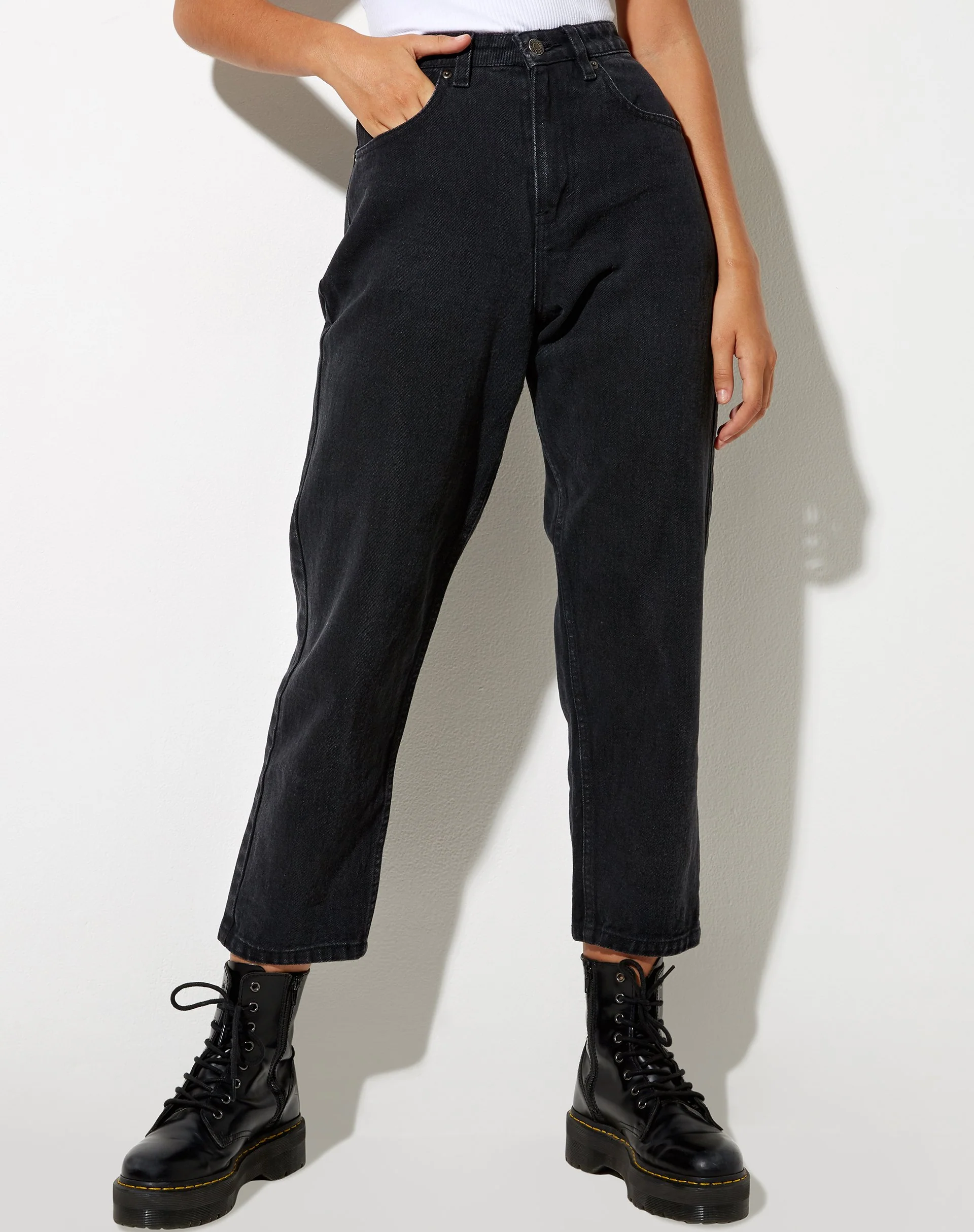 Mom Jeans in Black Wash - Image 3