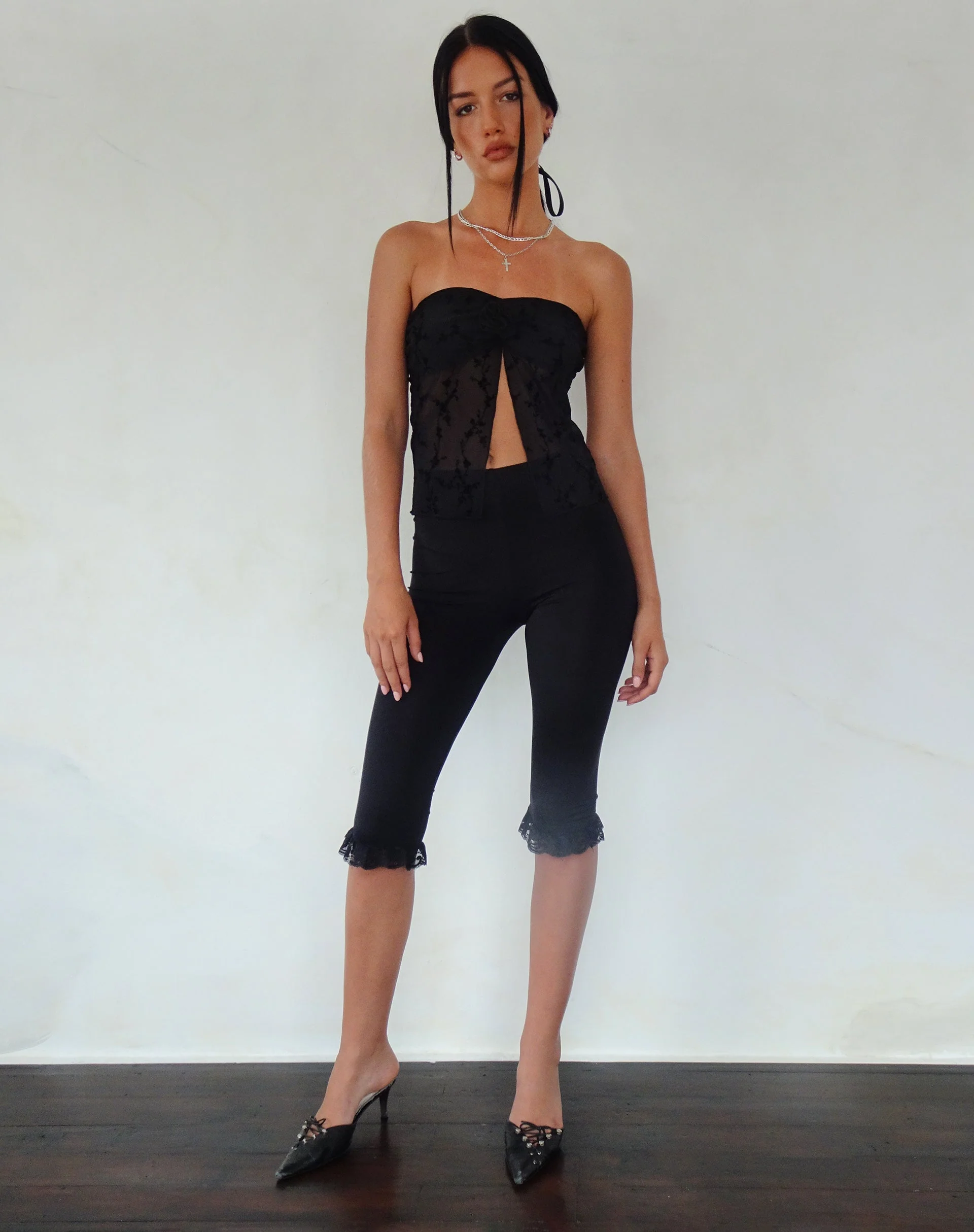 Nicola Butterfly Top in Vine Flower Black - Image 3