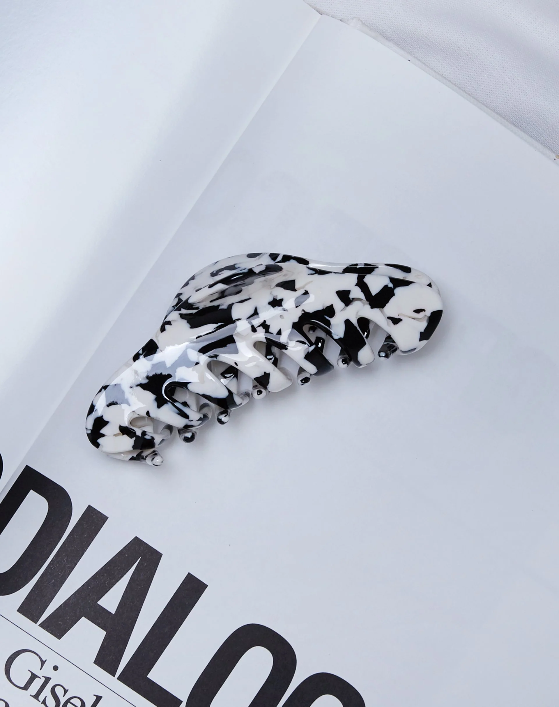Rathi Hair Claw in Black and White - Image 2