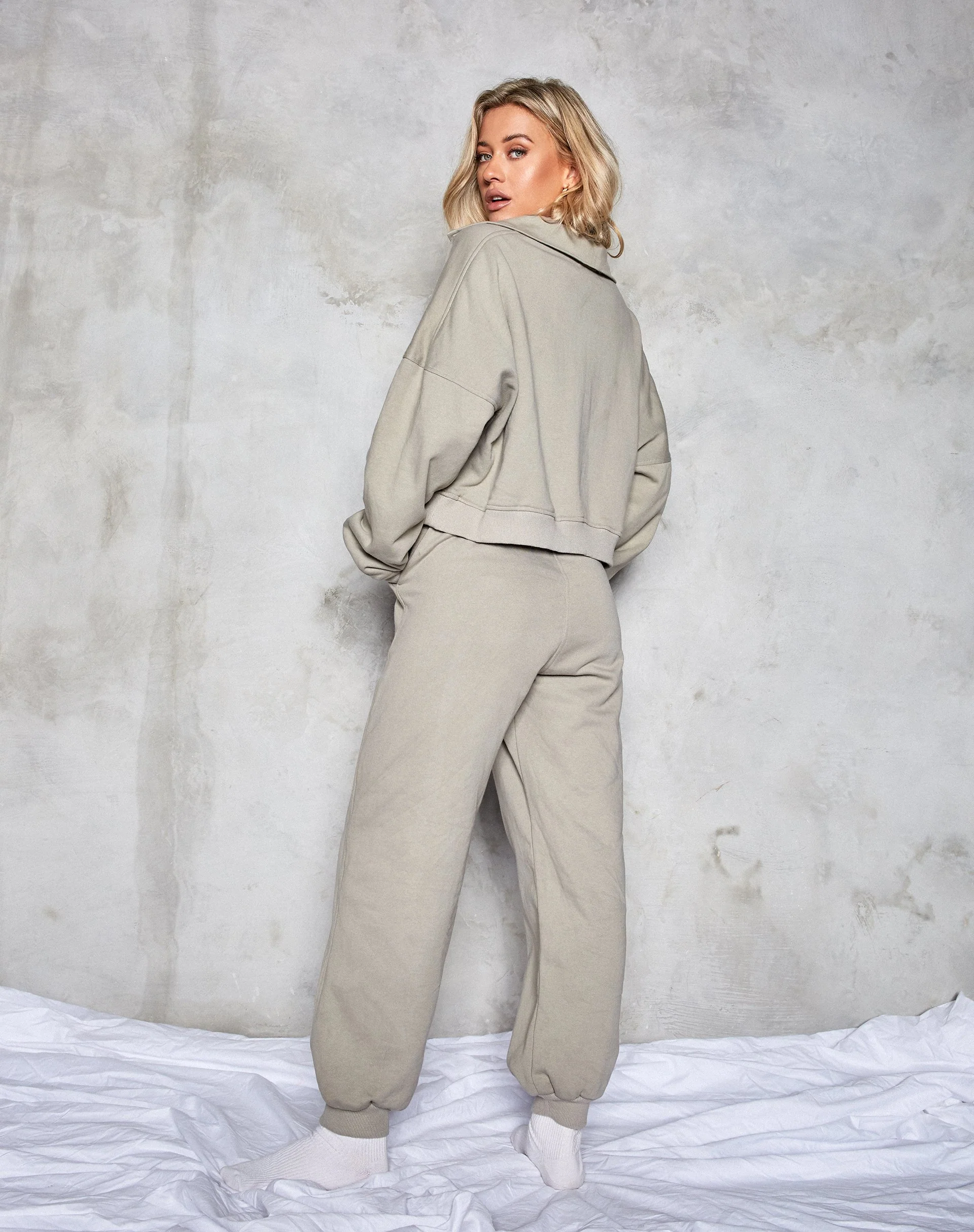 Roider Jogger in London Fog Motel 1997 Embro - Image 2