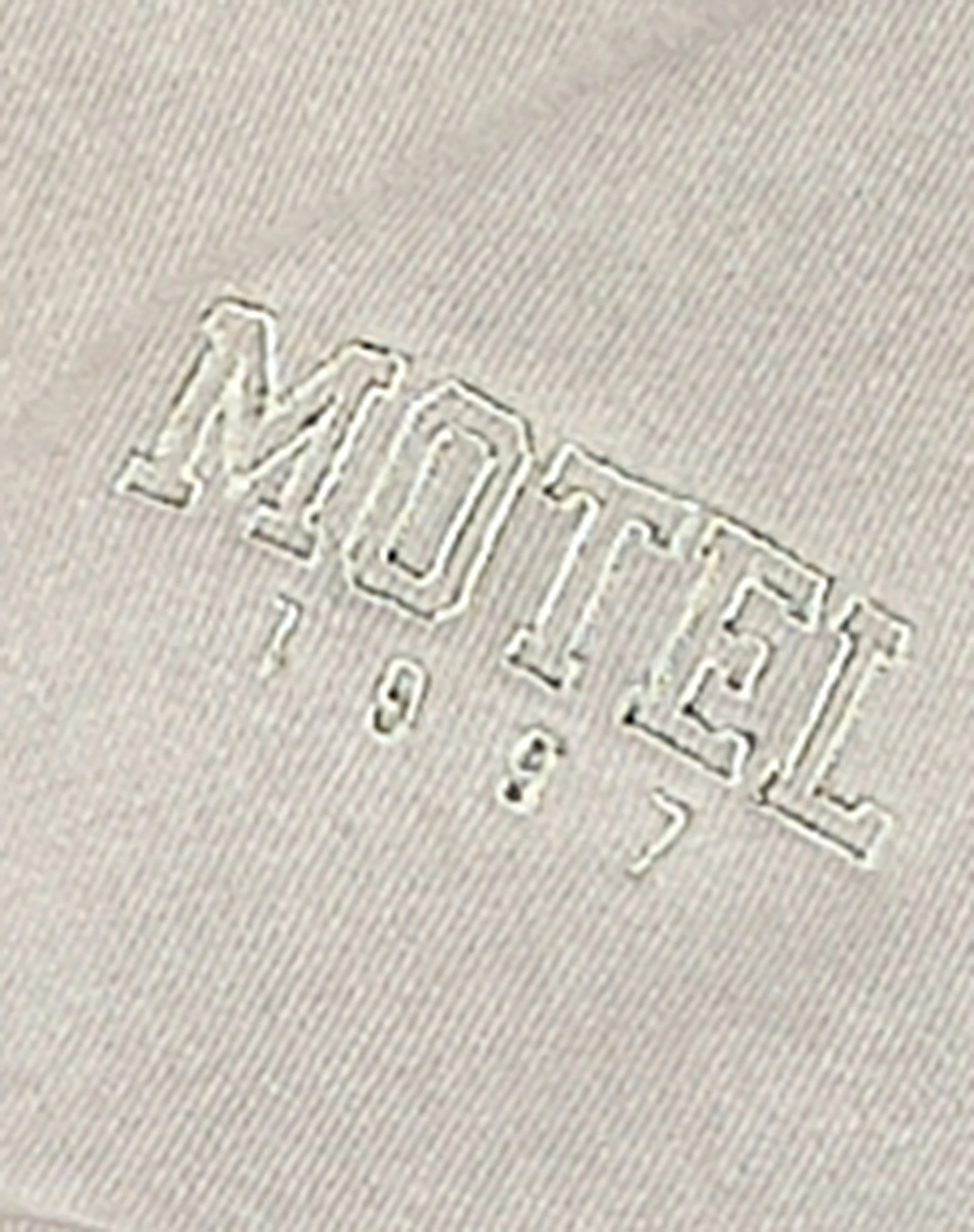 Roider Jogger in London Fog Motel 1997 Embro - Image 6