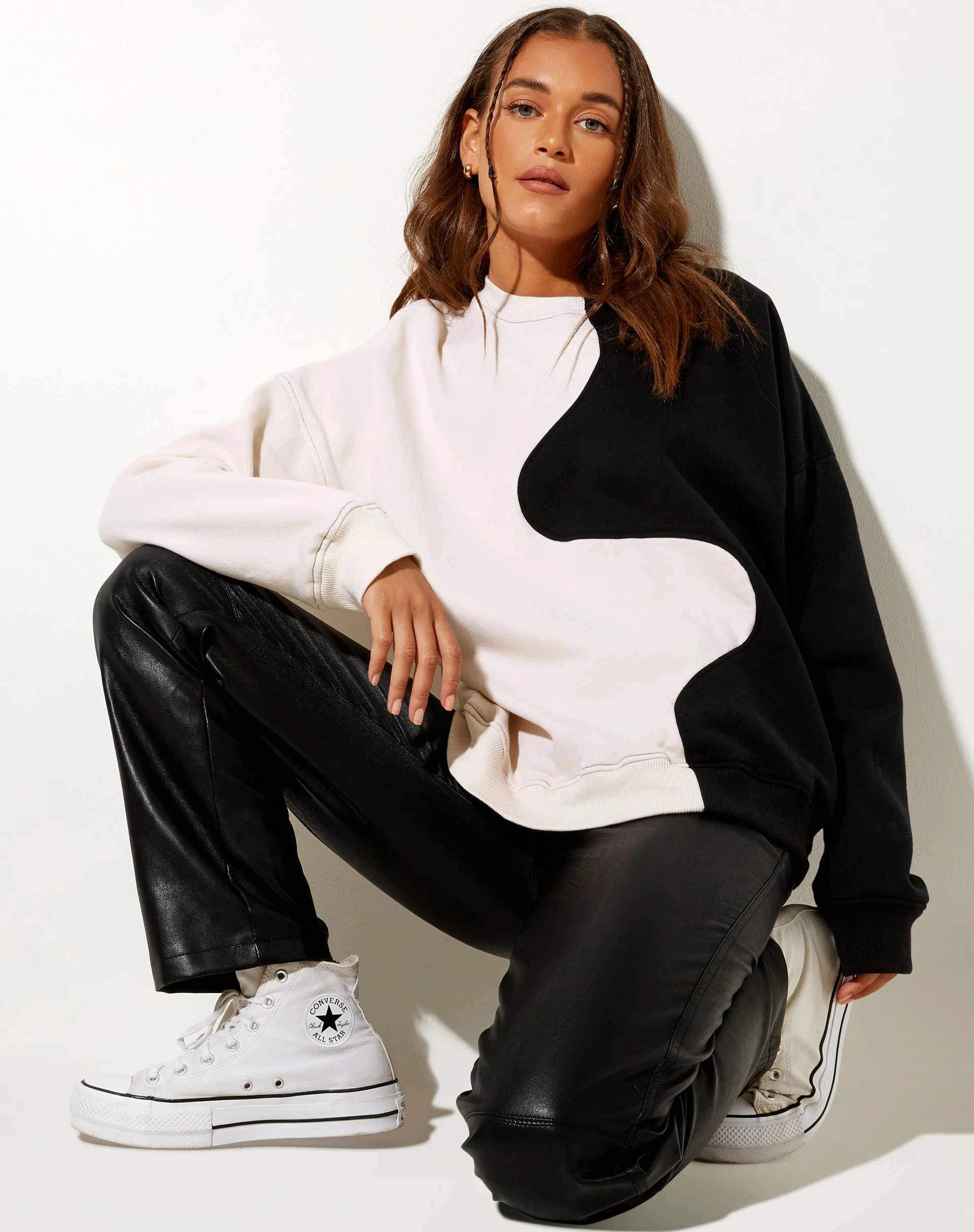 Ryu Sweatshirt in Winter White and Black - Image 3