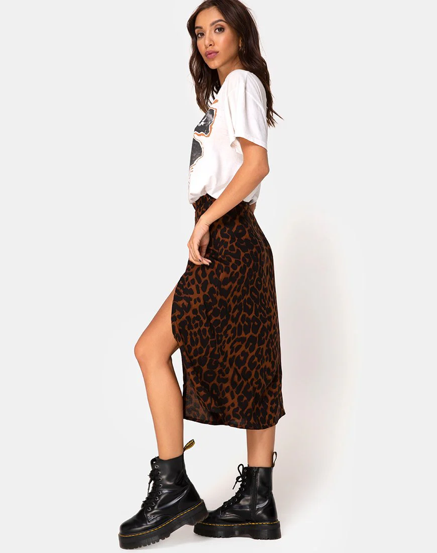 Saika Skirt in Oversize Jaguar Brown - Image 2