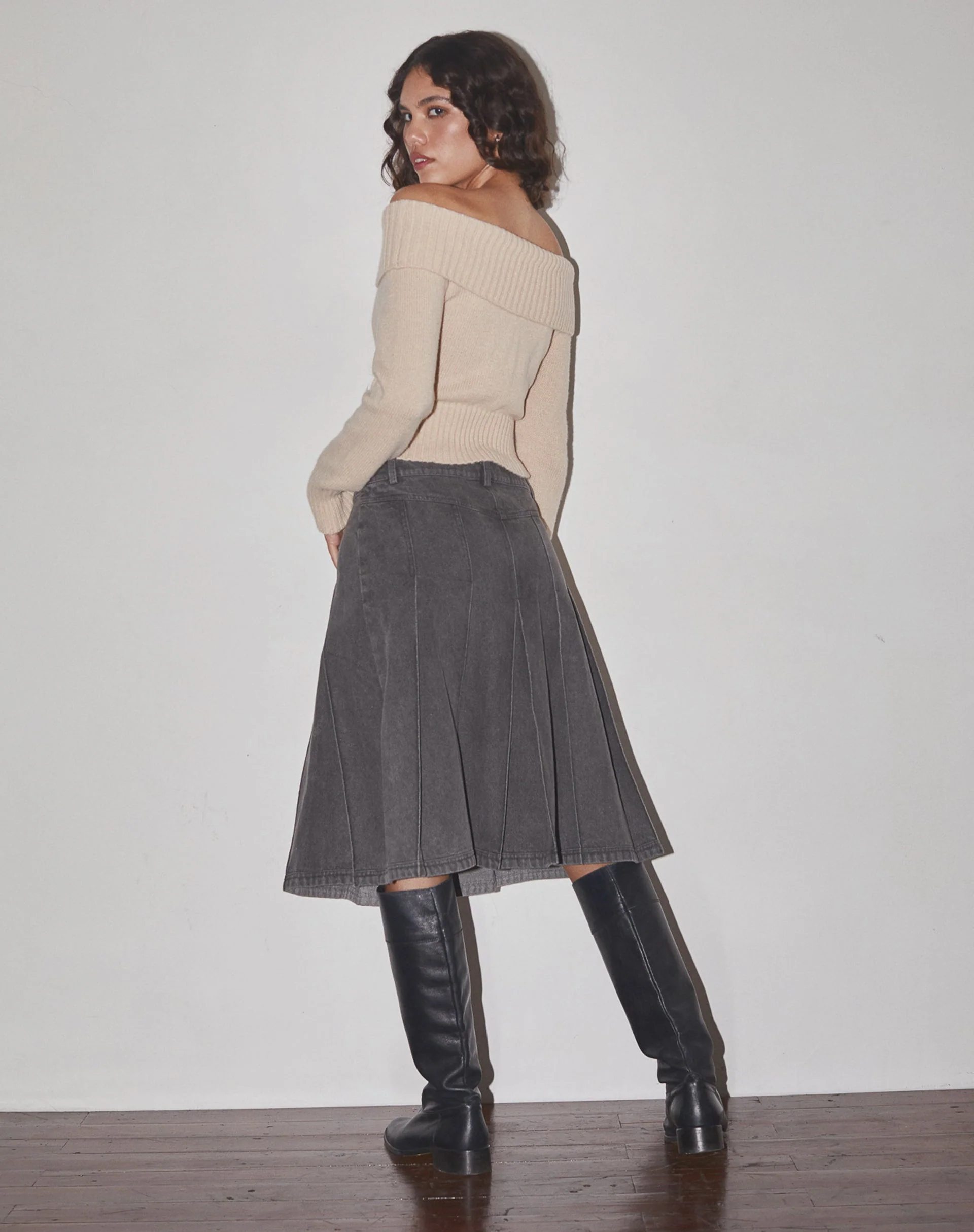 Sanjani Pleated Denim Midi Skirt in Grey Wash - Image 5