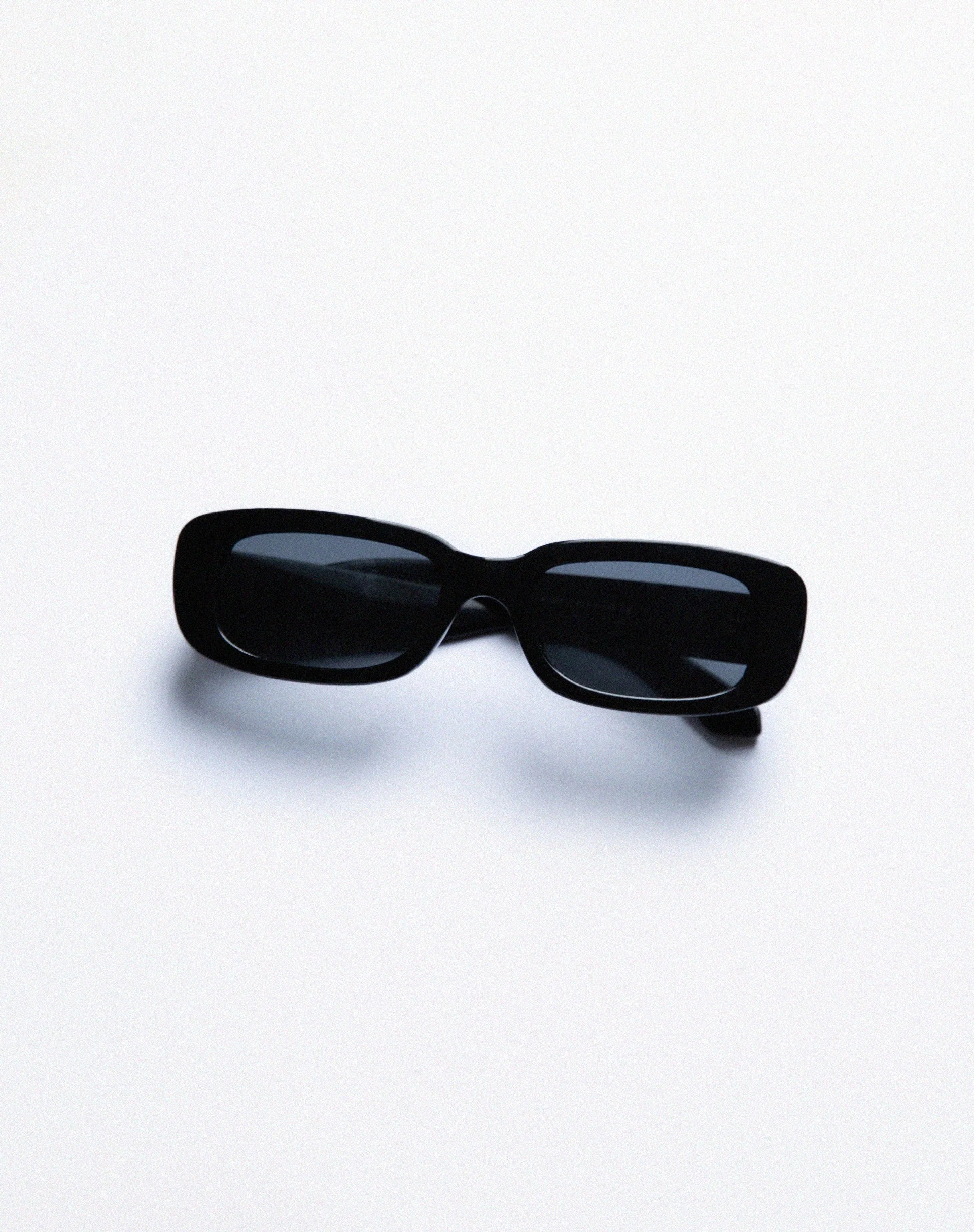 Serena Sunglasses in Black - Image 4