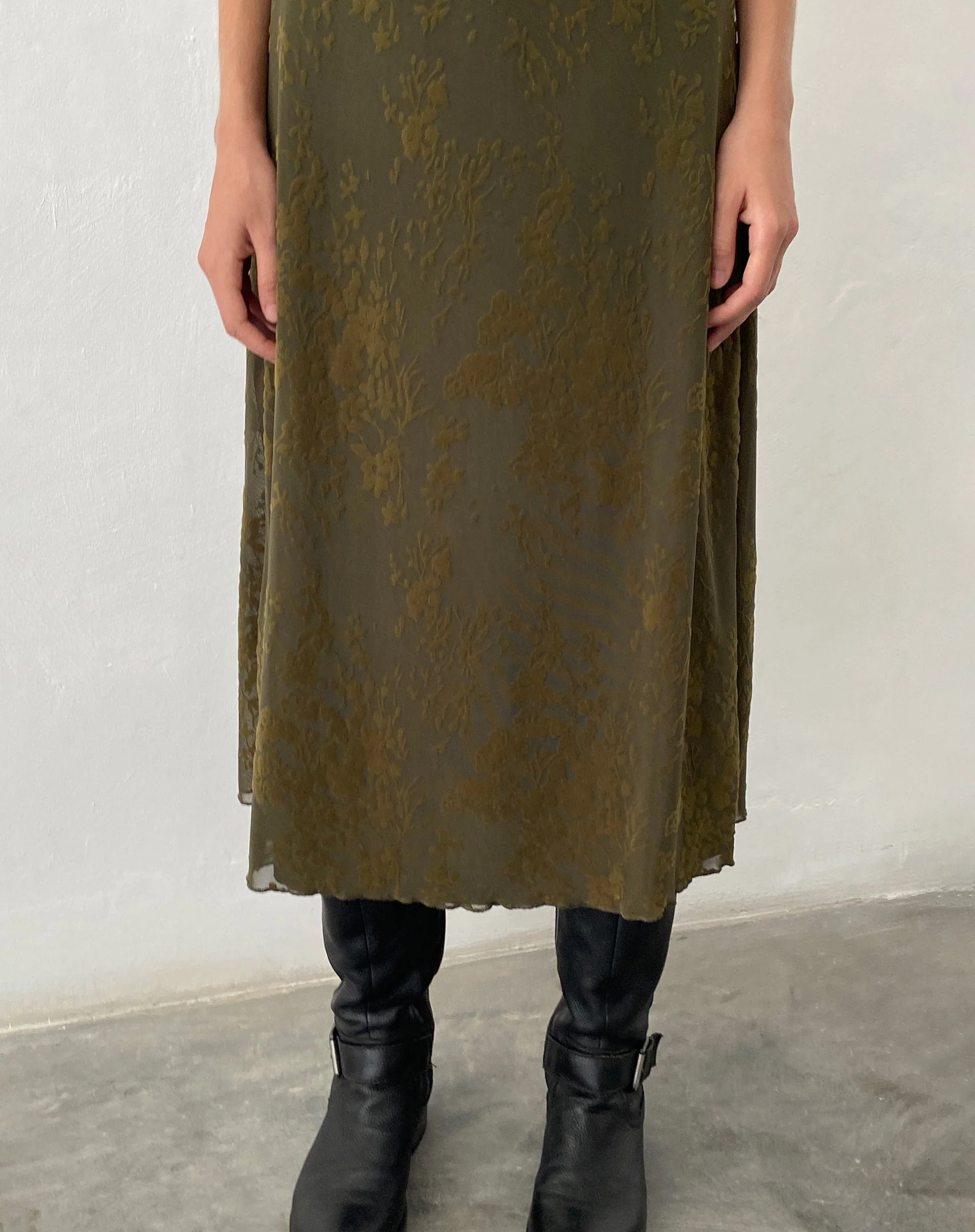 Vilinia Midi Dress in Abstract Botanic Dark Olive - Image 5