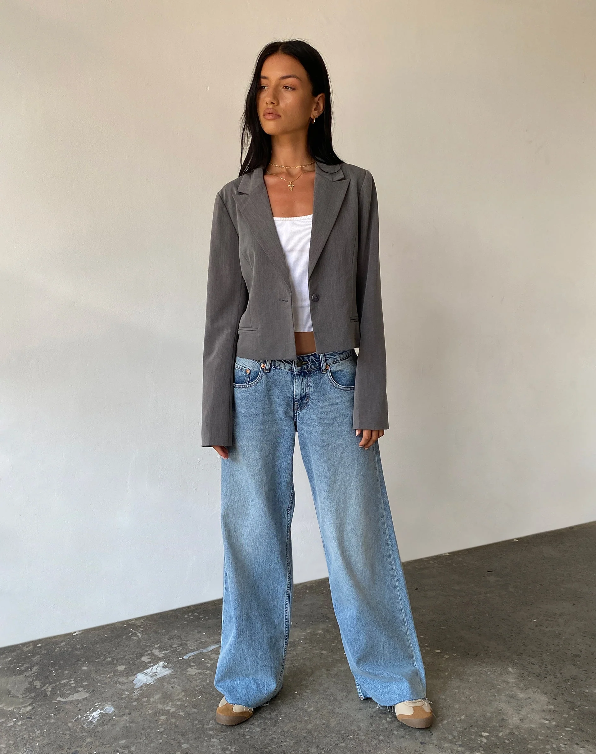 Walid Cropped Blazer in Tailoring Charcoal - Image 3
