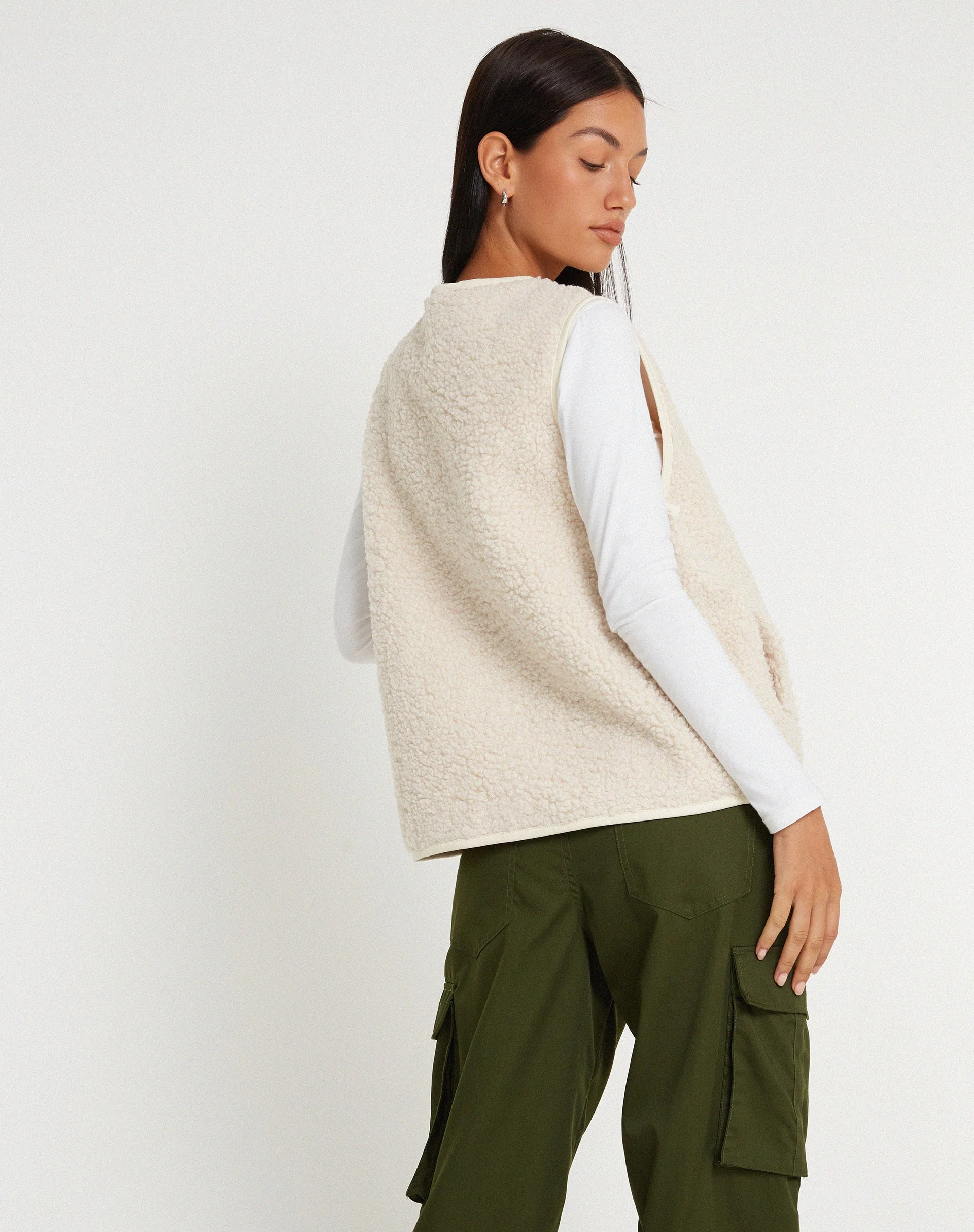 Xiel Zip Up Borg Vest in White - Image 3