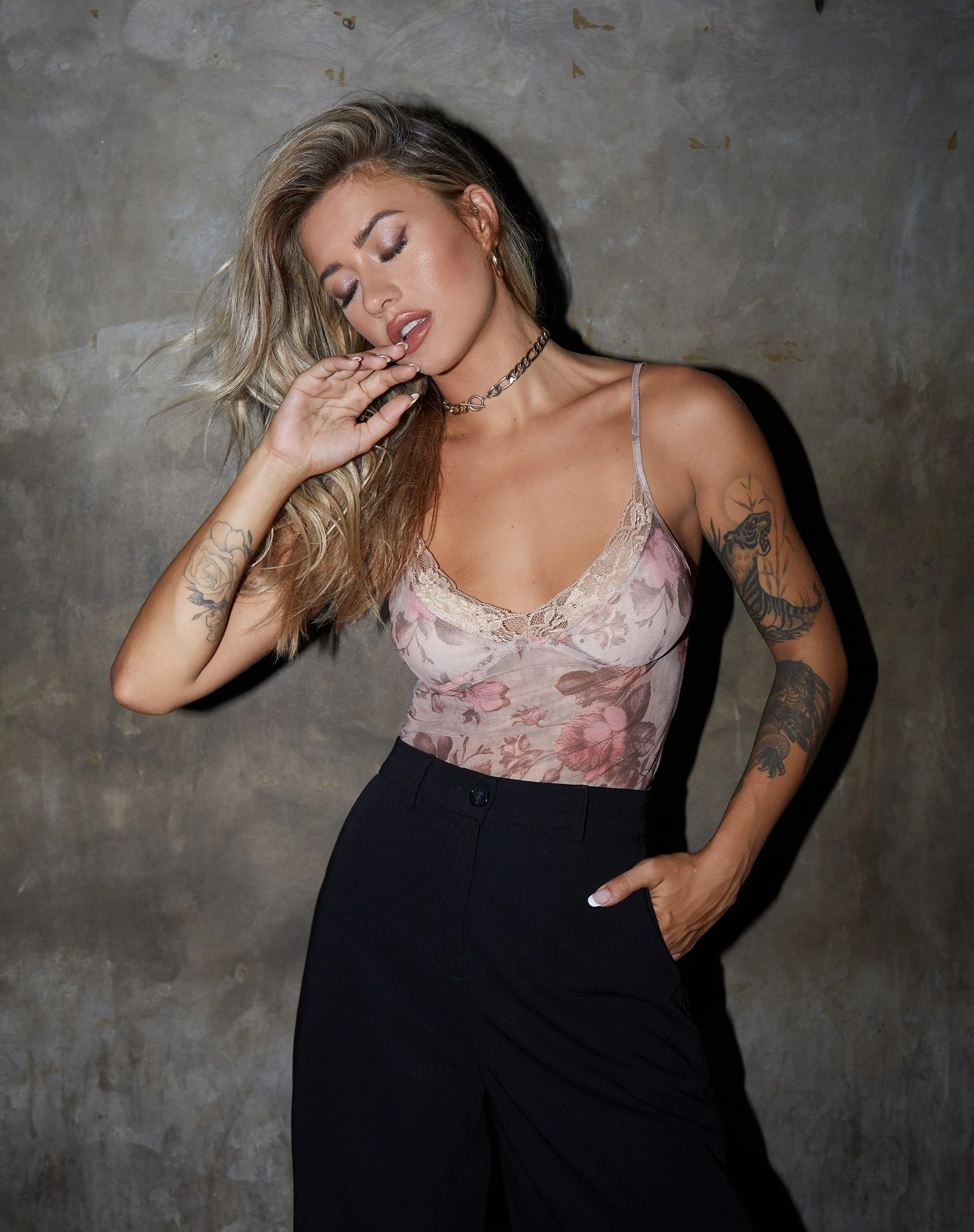 Yenika Crop Top in Mesh Peach Bloom - Image 2